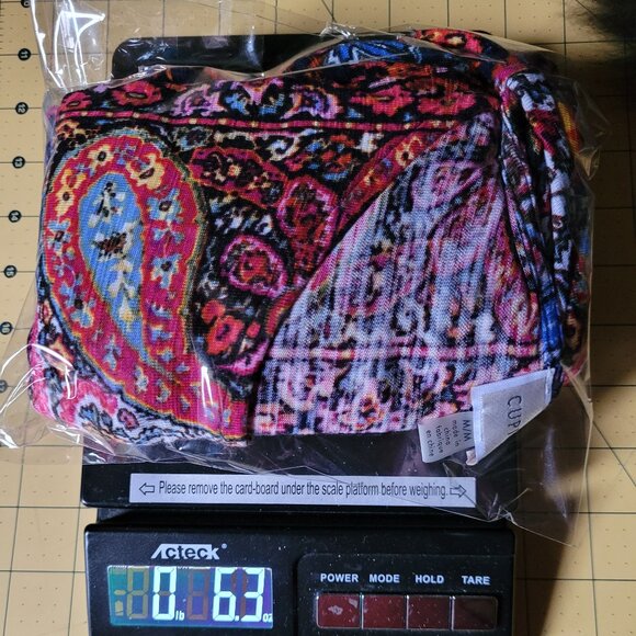 Cupio Bright & Colorful Paisley Design Pullover Top Misses Medium - Picture 8 of 8